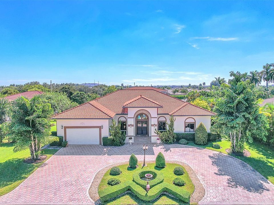 9772 NW 131st St, Hialeah Gardens, FL 33018 Zillow