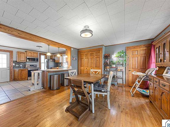 5th image of 204 Central Ave N