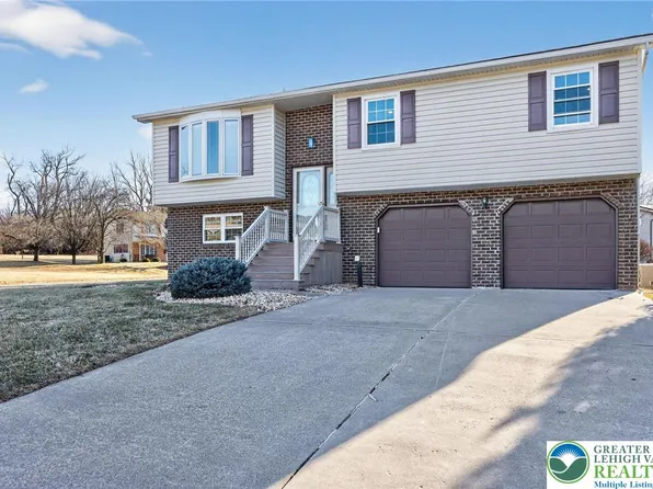 386 Johnston Dr, Bethlehem, PA 18017