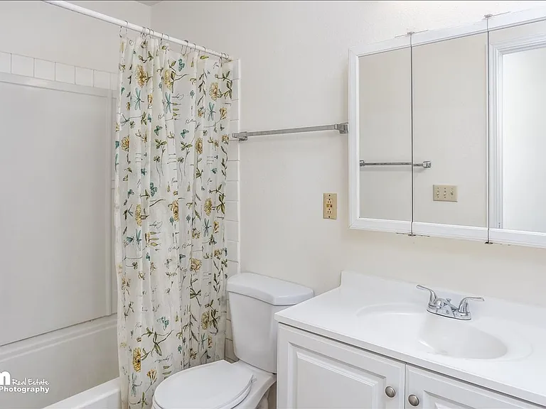 876 N Wesglenn Cir — Photo 44
