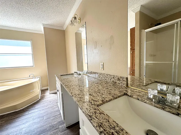 18143 Breezy Dr — Photo 30