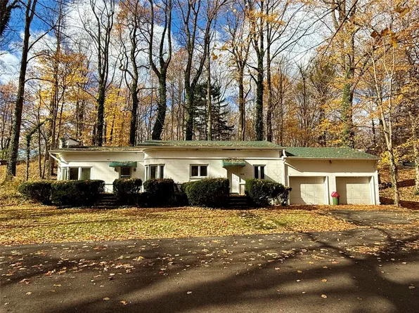 5616 E Lake Rd, Erie, PA 16511