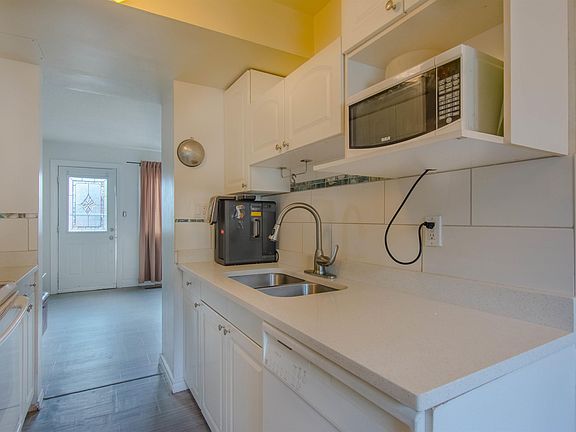 2nd image of 892 Abbottsfield Rd NW