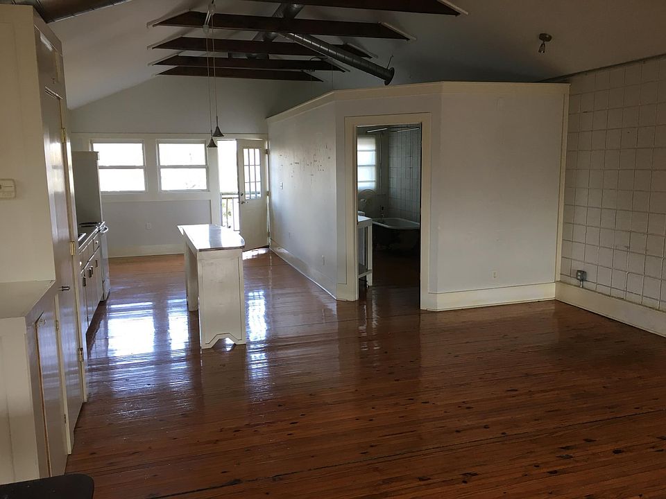 2nd image of 122 E Henry St APT C