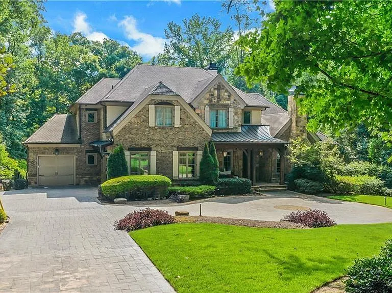 5265 Peachtree Dunwoody Rd — Photo 114