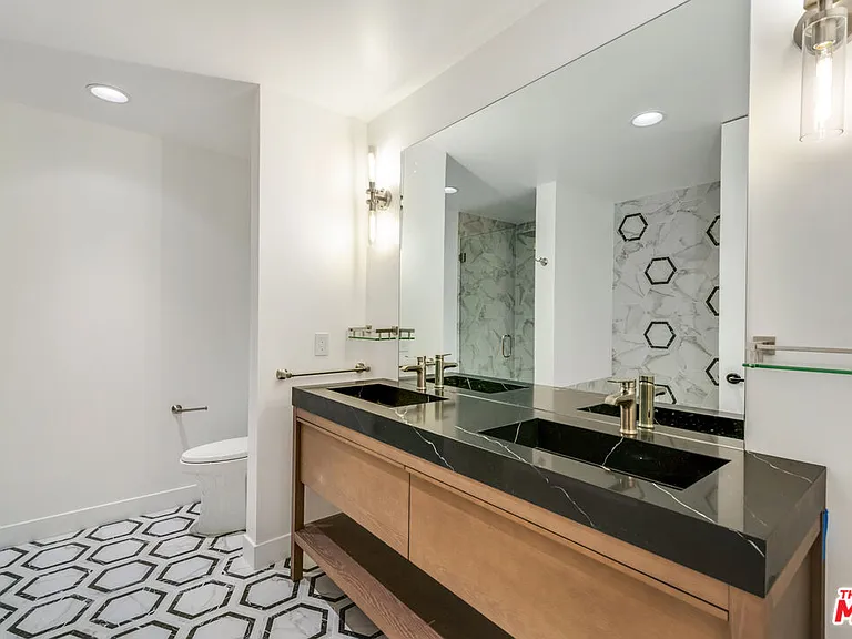 515 Ocean Ave #402S — Photo 39