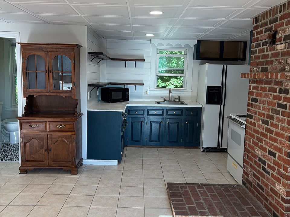 1st image of 5 Owl Ln #B