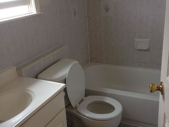 2nd image of 19 Van Wagenen Ave APT 2R