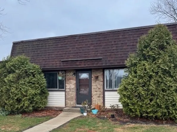 2670 Woodview Ct S, Waukegan, IL 60087