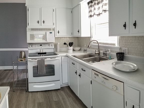 3rd image of 3207 E Gum St