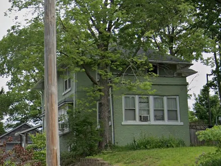 109 E Stewart Rd — Photo 1
