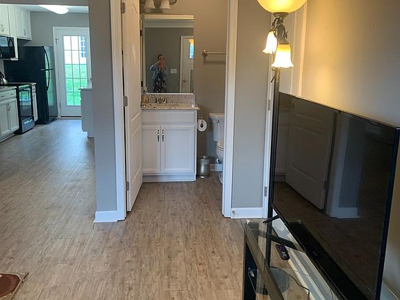 4th image of 13 Squire Cir