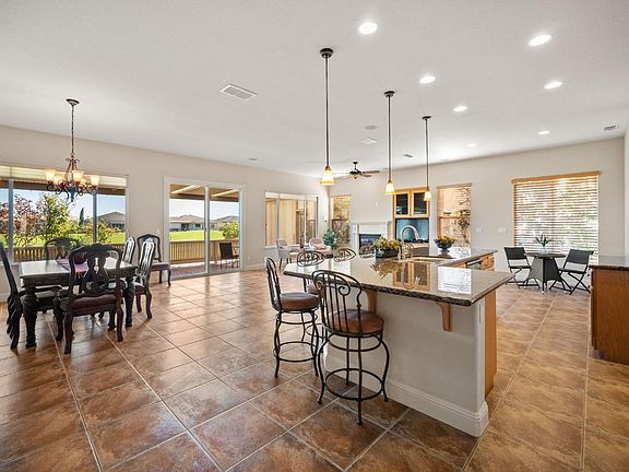 4th image of 210 Magnolia Drive