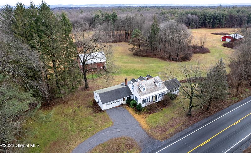 3rd image of 264 Fortsville Road