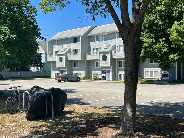 152 N Beacon St, Brighton, MA