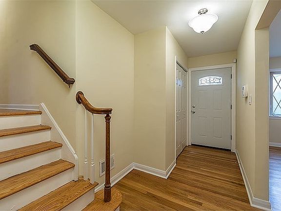 4th image of 247 Pleasant Valley Way