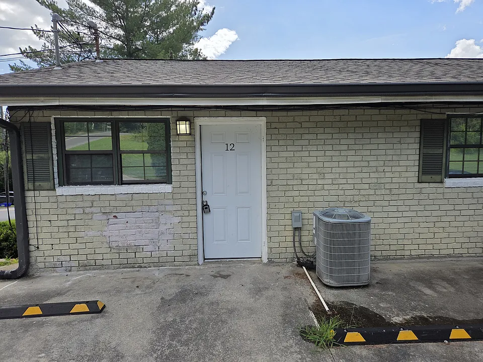 900 Vernon Ave #12