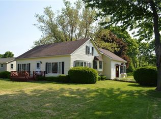 4721 Sunset Dr, Lockport, NY 14094