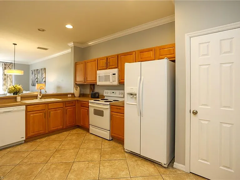 960 Hampton Cir #80 — Photo 18