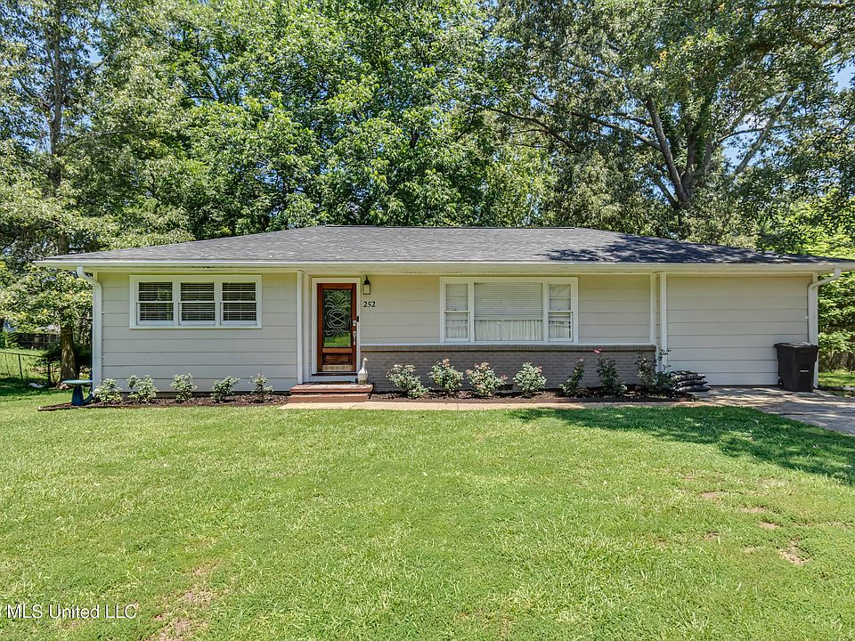 1st image of 252 Marilyn Dr