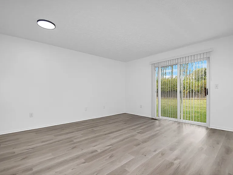 Oak Bend Commons — Photo 19