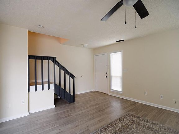 3rd image of 618 Ridge Cir