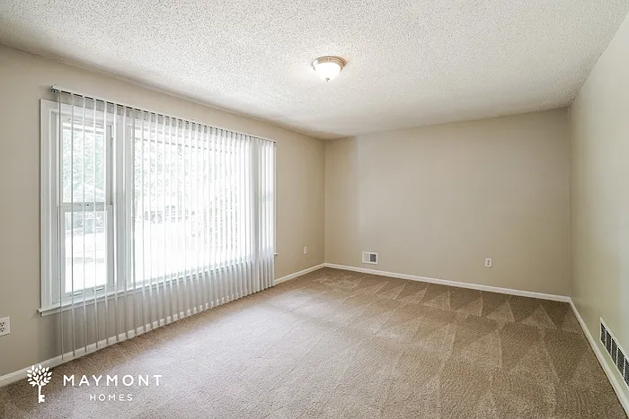 212 Raintree Dr — Photo 3