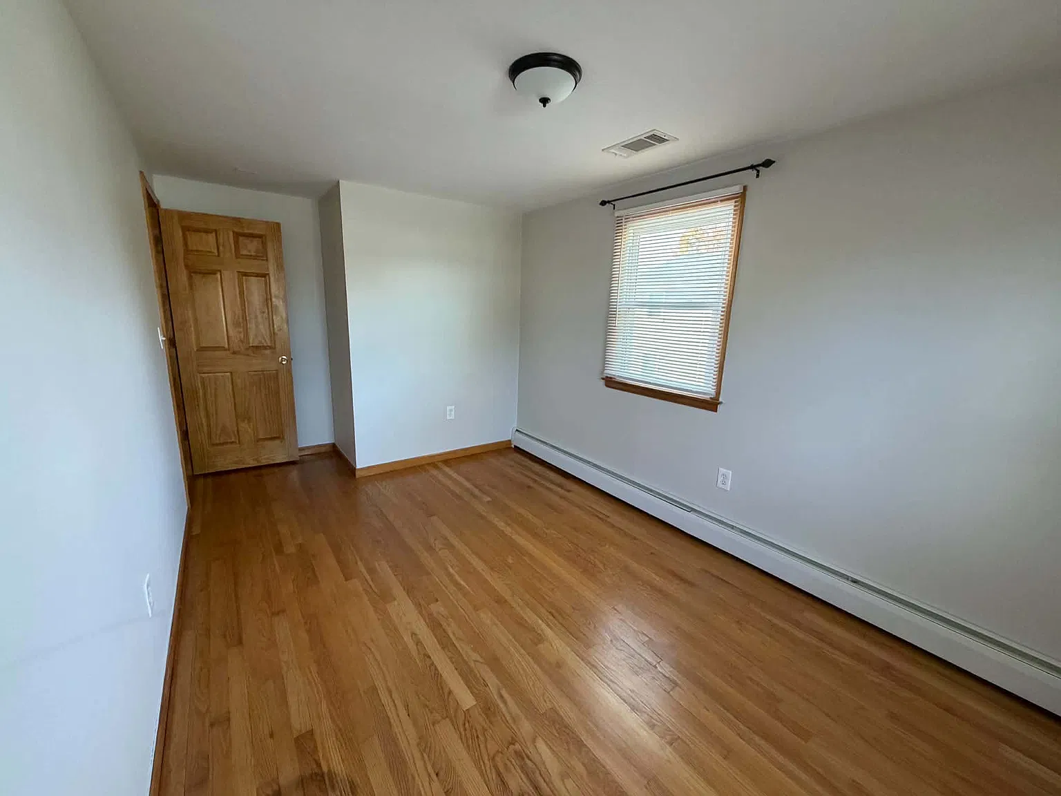 3 bed, 1150 sqft, $1,500 — Photo 2