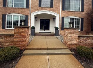 150 E Long Lake Rd, Bloomfield Hills, MI 48304