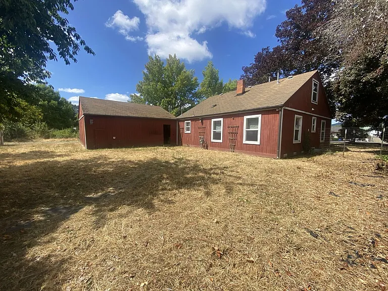 310 SE Gregory Dr — Photo 23