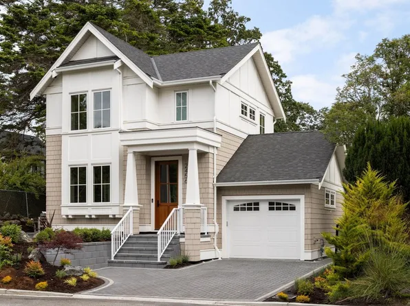 2456 Plumer St, Oak Bay, BC V8S 5G9