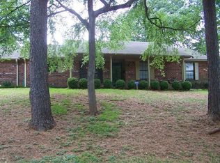 101 Lakeshore Dr, Palestine, TX 75801