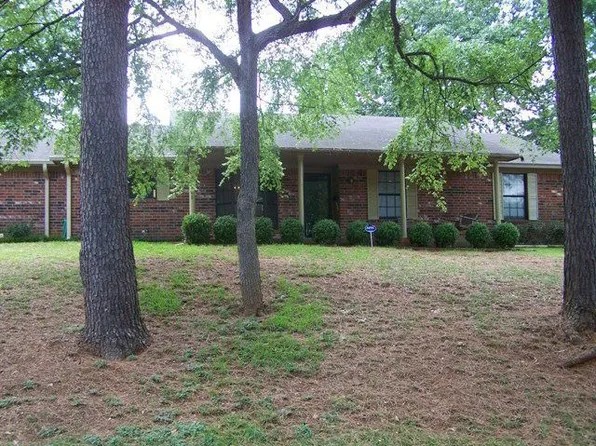 101 Lakeshore Dr, Palestine, TX 75801