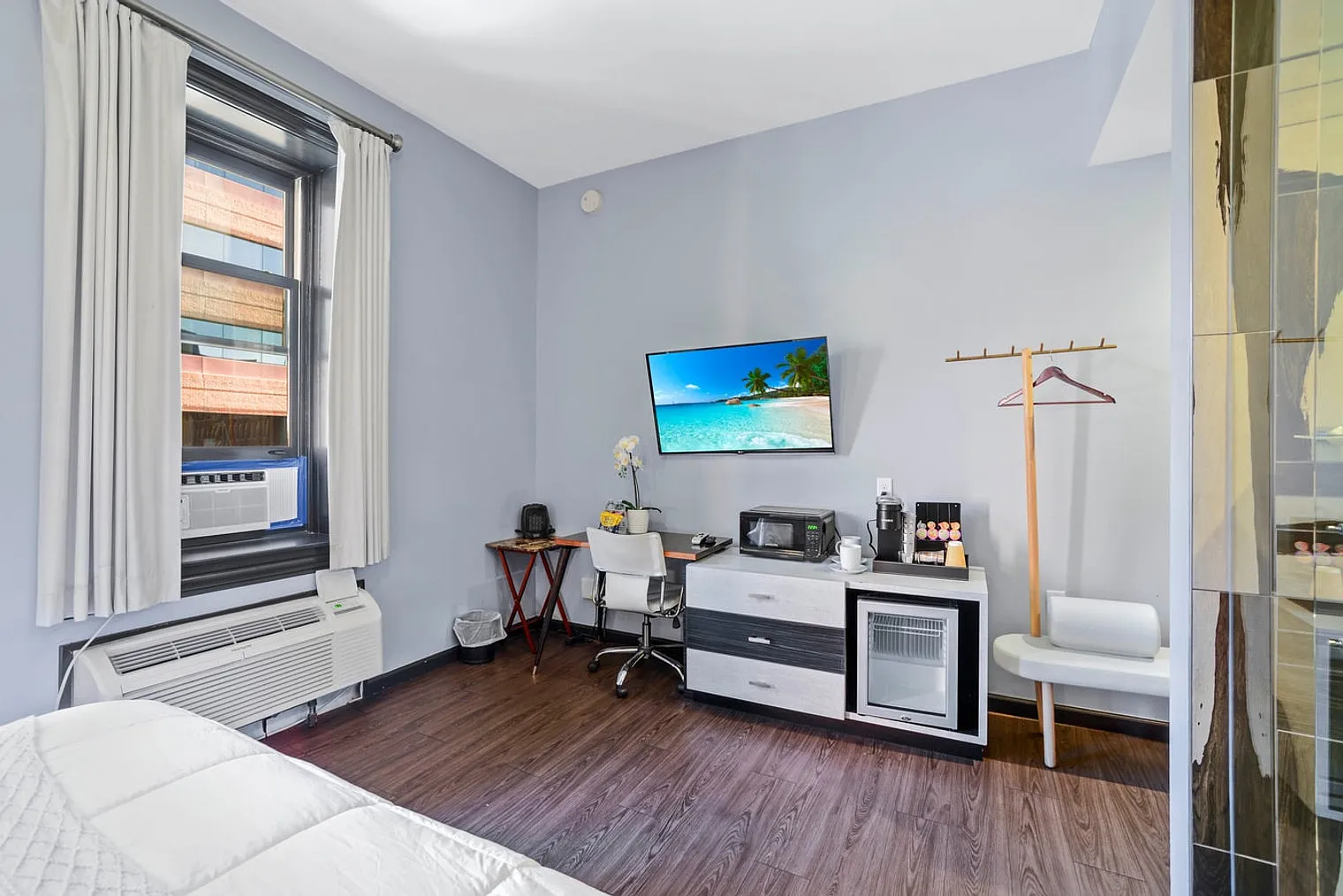 Studio, 1.0 bath, 269 sqft, $2,876 — Photo 2