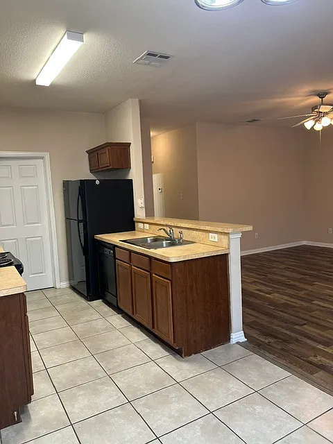3 bed, 1175 sqft, $1,725 — Photo 3
