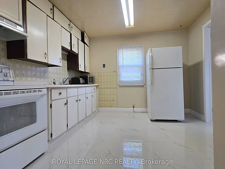 4425 Hiram St — Photo 24