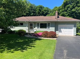 33 Hubbard Dr, North Chili, NY 14514