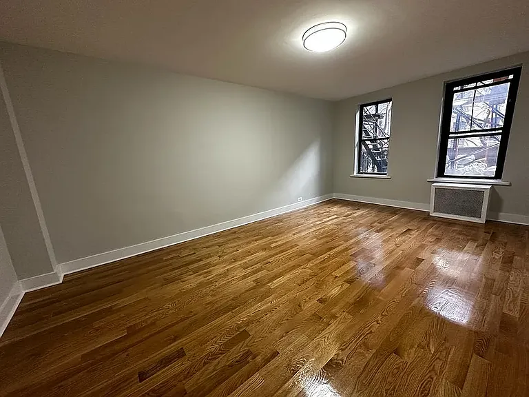 253 W 16th St #2B — Photo 2