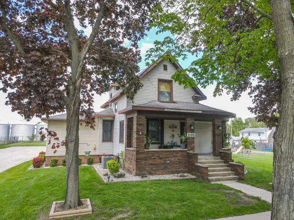 205 W 6th St, Aroma Park, IL 60910
