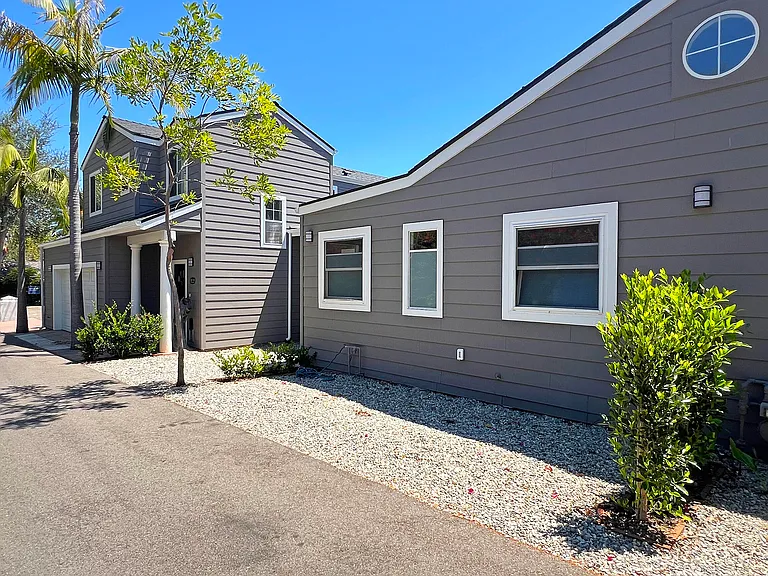 221 W Alamar Ave #C — Photo 15