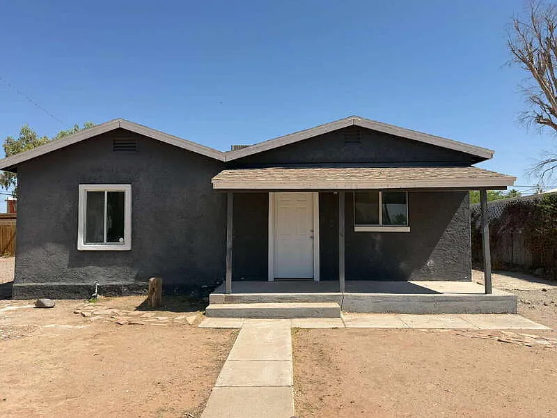 4 bed, 2.0 bath, 1438 sqft, $1,600 — Photo 2