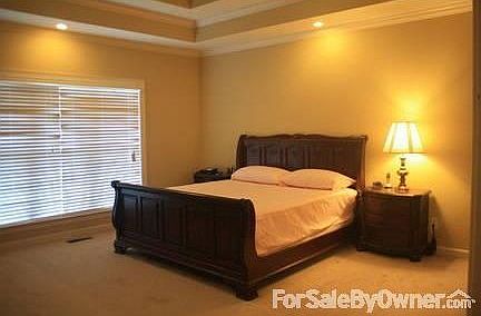 Master bedroom
						:
						10' ceiling, big bathroom with