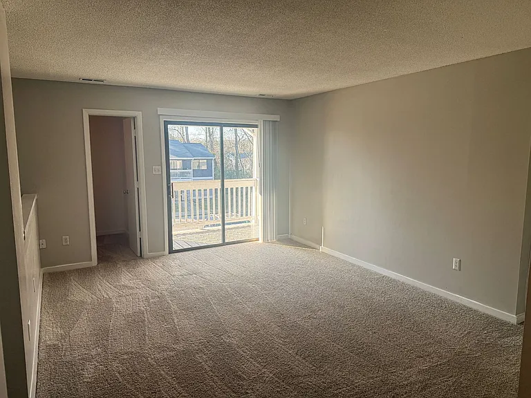 Berkshire Apartments — Photo 7