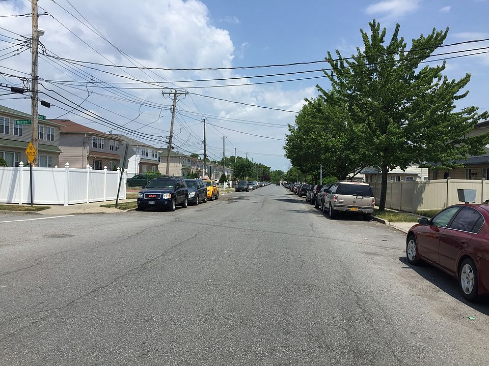 2nd image of 293 Mosel Ave