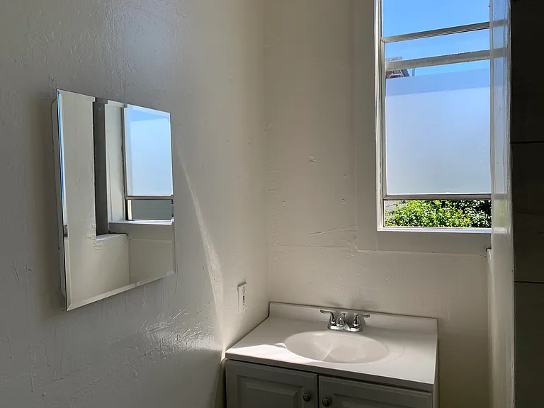 1824 Filbert St #1824 — Photo 7