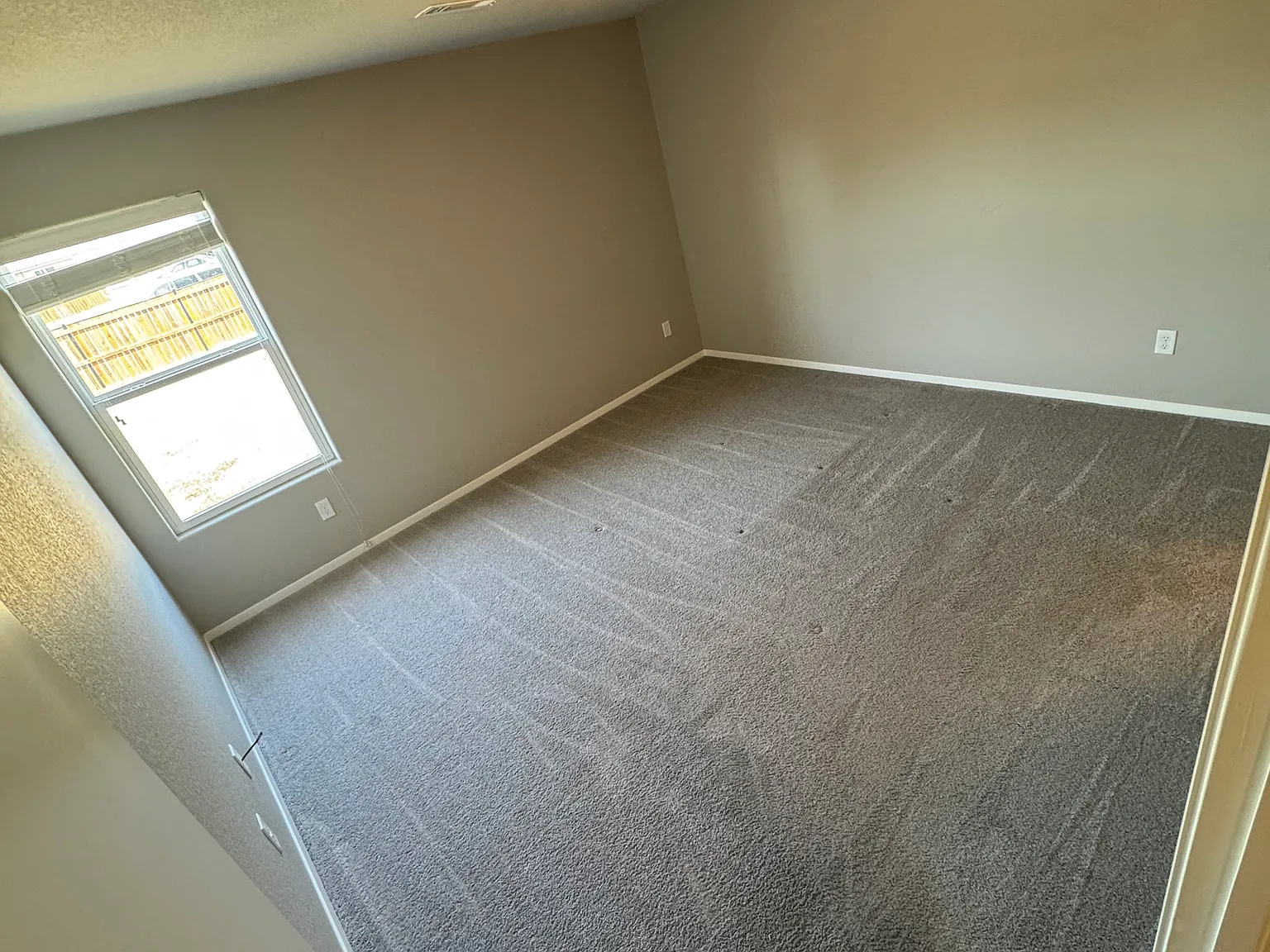 3 bed, 1370 sqft, $900 — Photo 3