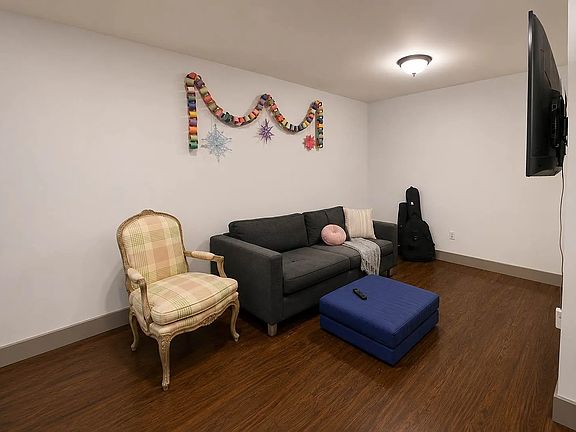 3rd image of 964 Myrtle Ave #2