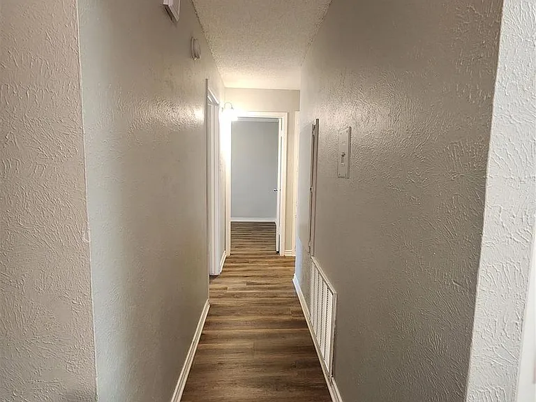 10129 Peppertree Ln — Photo 10