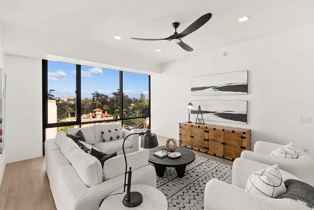 2 bed, 2.5 bath, 2247 sqft, $10,000 — Photo 4