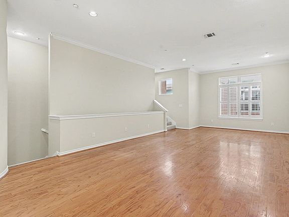 3rd image of 4412 McKinney Ave APT 3